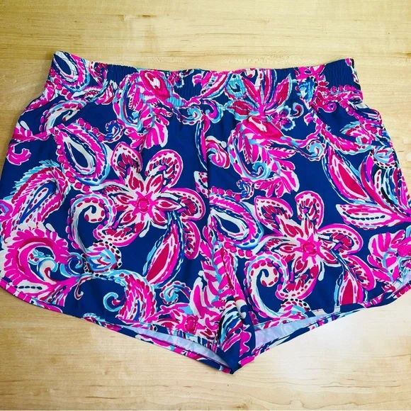 Lilly Pulitzer UPF 50+ Luxletic 4" Backcourt Short size L - Picture 2 of 5